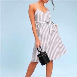 NWT LULU’S BLACK WHITE HALTER STRAP DRESS SZ M